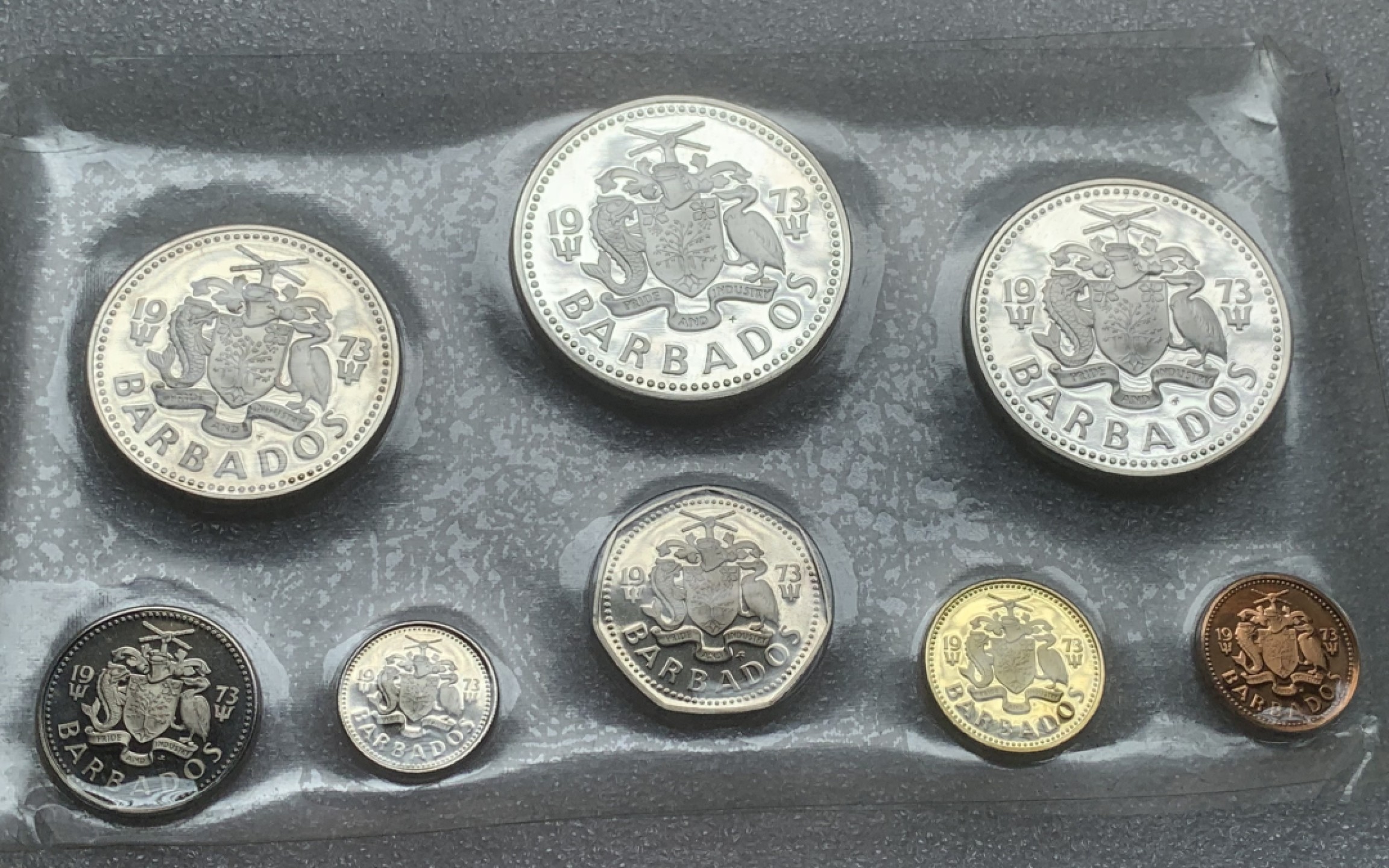 瓶子🏺第82期拍卖会 巴巴多斯1974年精制币套原盒（含2枚银币 海神波塞冬精制大银币）盒证全