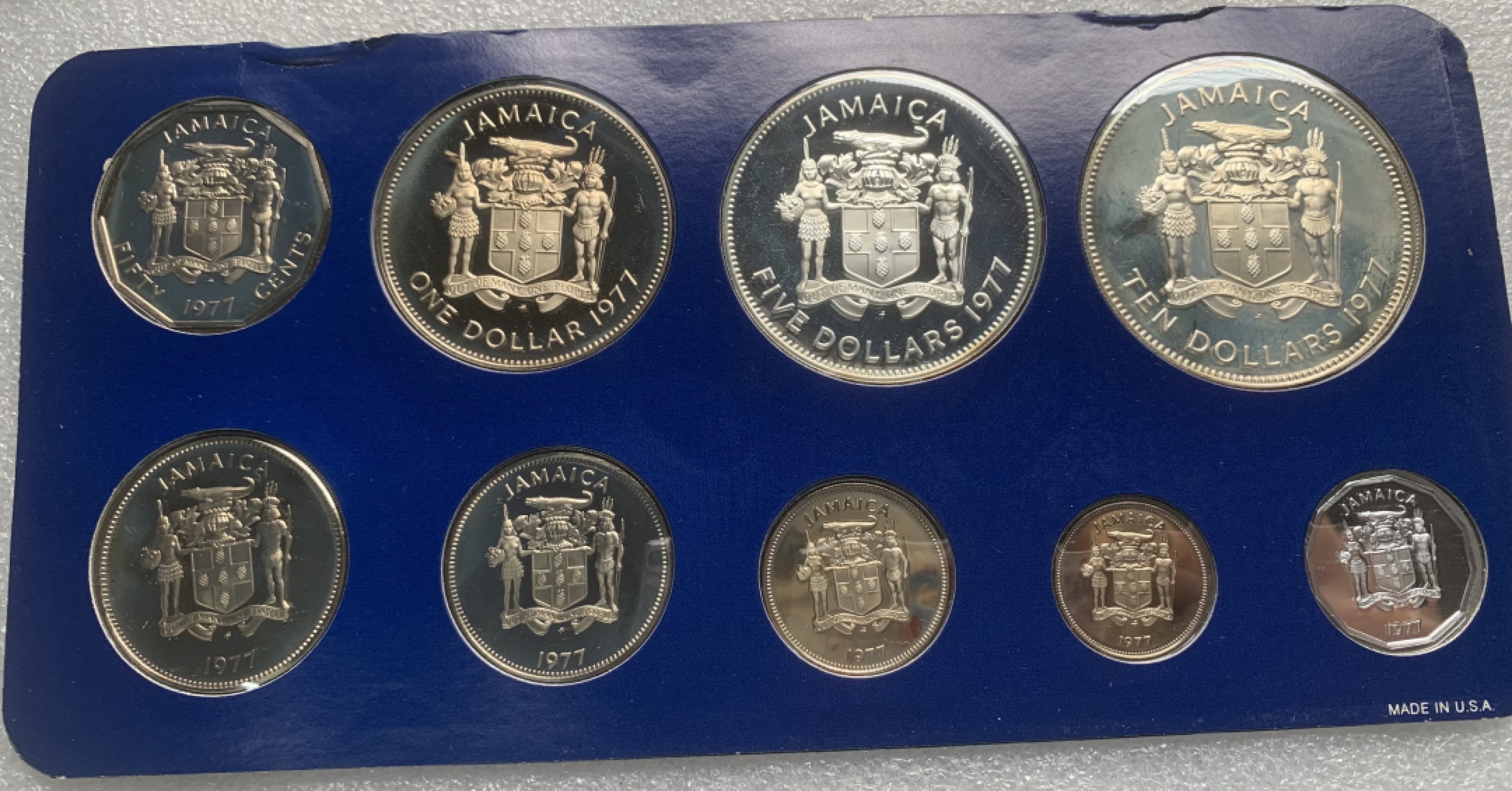 瓶子🏺第82期拍卖会 牙买加1977年精制套币  原盒证    含2枚大银币  提督42.8克纪念精制银币