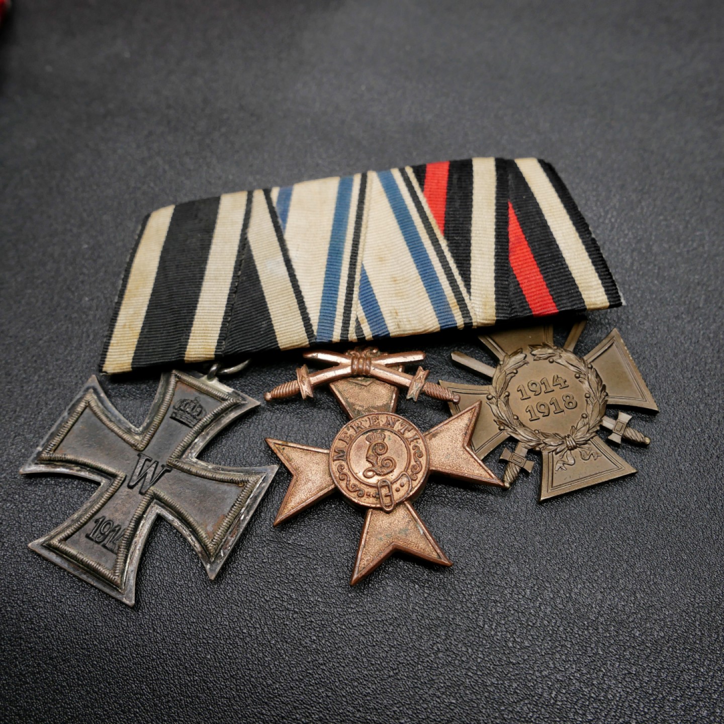 交易所3月11苏德勋奖章拍卖 德国一战二级铁十字勋章（H标）、三级巴伐利亚战功勋章（MVK）、兴登堡奖章联排，，巴伐利亚梯形挂，上挂可单独佩戴