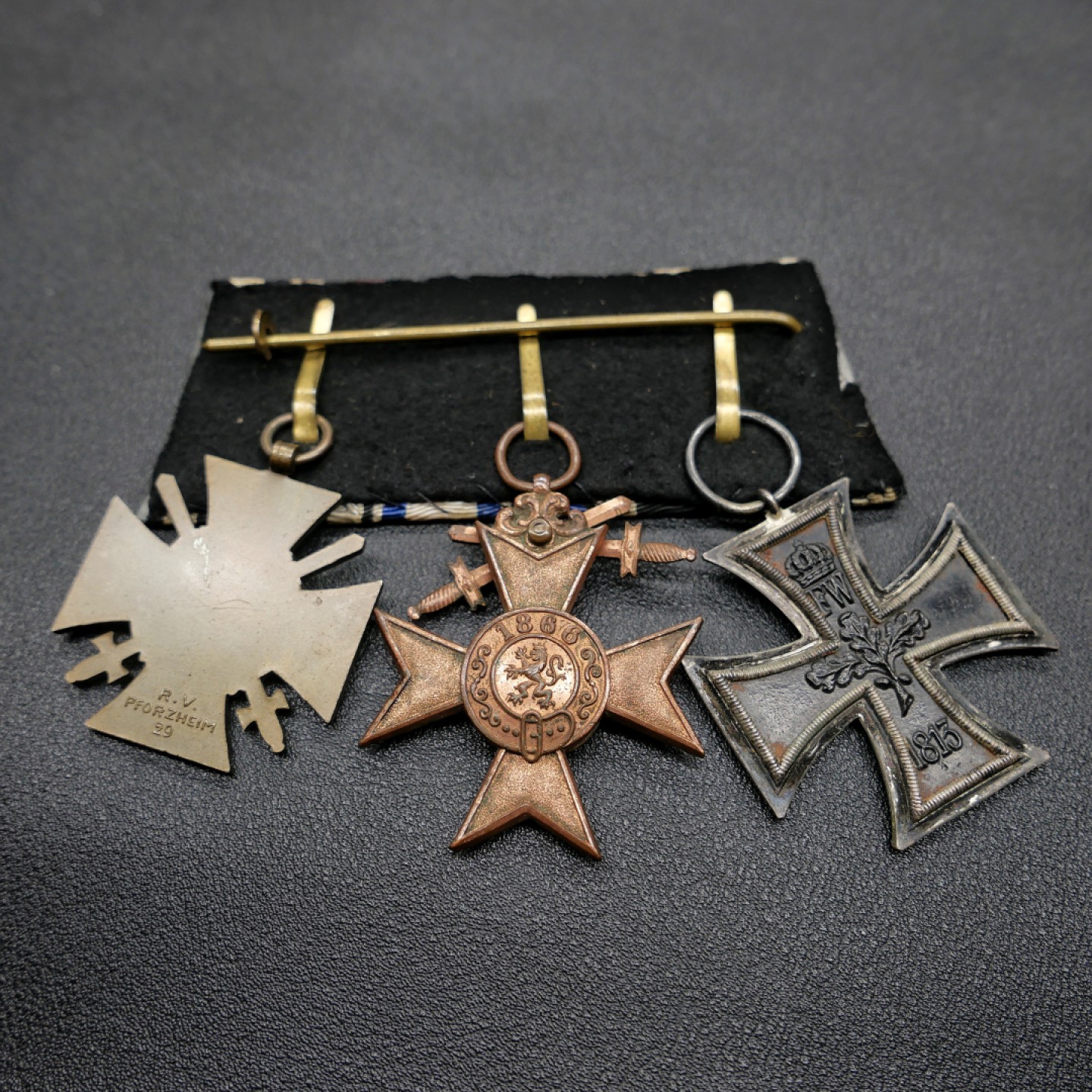 交易所3月11苏德勋奖章拍卖 德国一战二级铁十字勋章（H标）、三级巴伐利亚战功勋章（MVK）、兴登堡奖章联排，，巴伐利亚梯形挂，上挂可单独佩戴