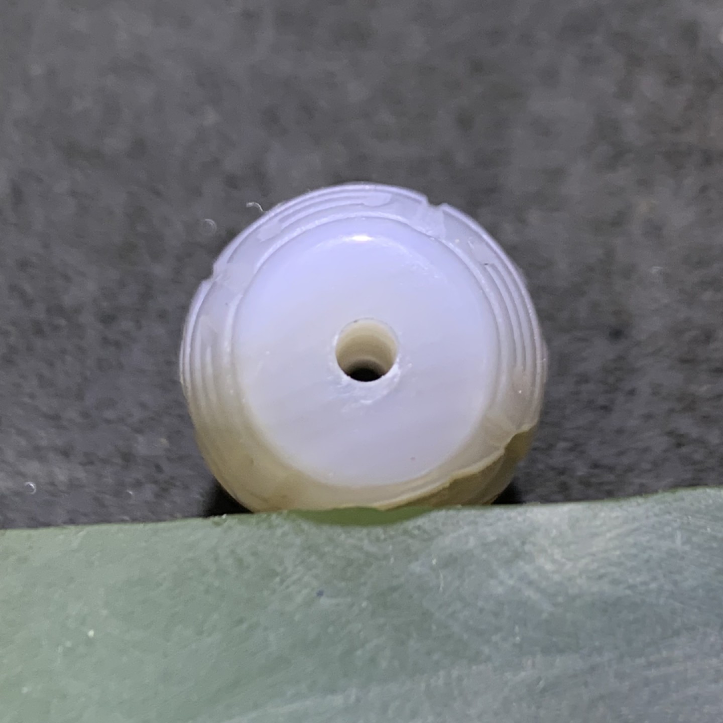 巴西玛瑙雕刻云纹珠（回纹珠）桶珠一颗，