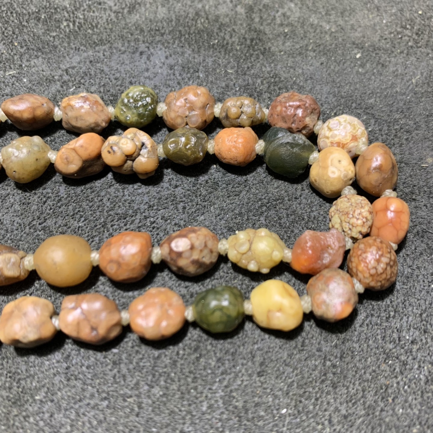 精美鱼籽纹筋脉石玛瑙108项链一条