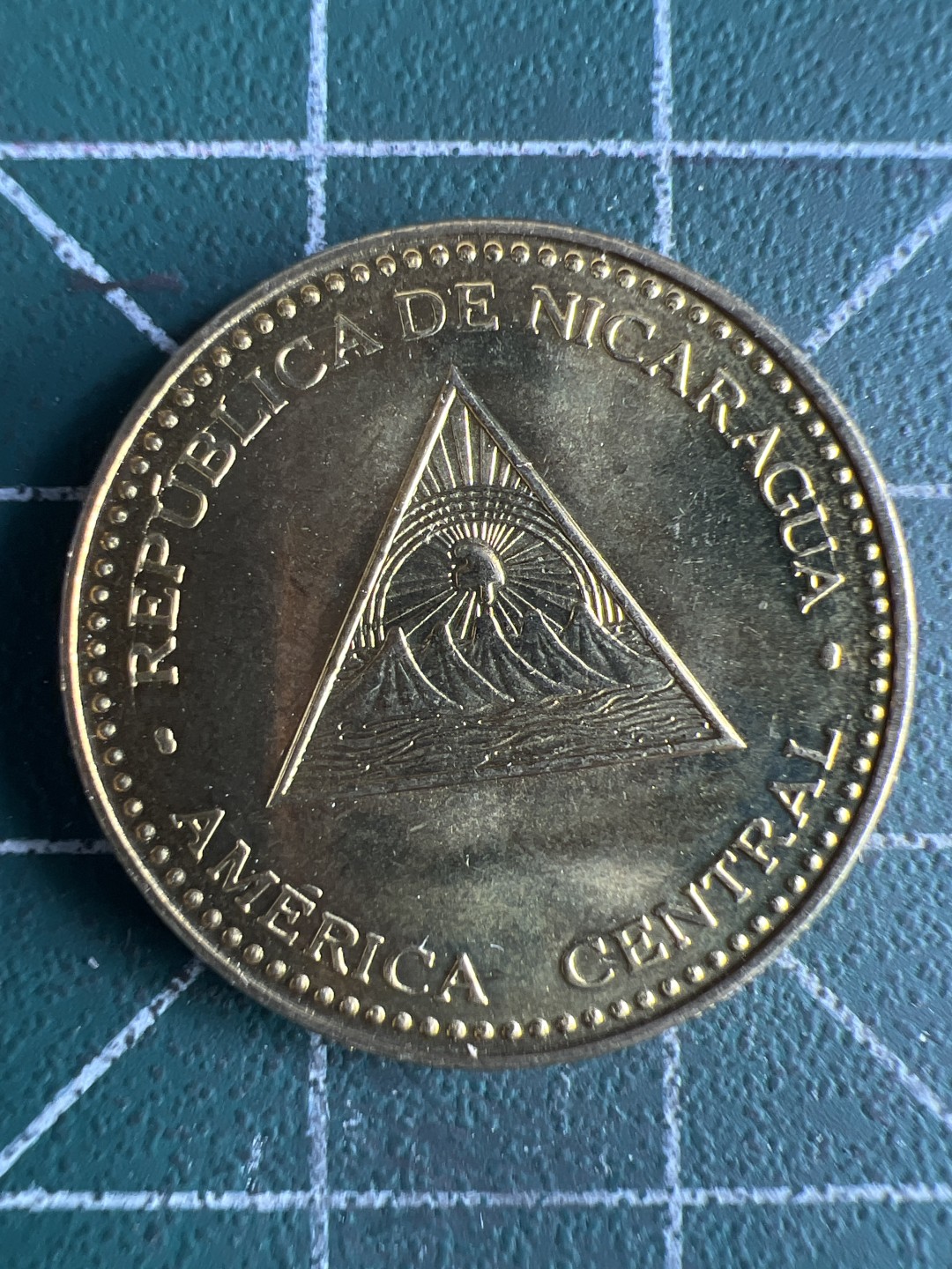 泡泡堂微拍第八十二幕硬币捡漏可累计专场👿👿，零佣金，零押金，累计满二十元包邮，接受代拍业务 尼加拉瓜25分