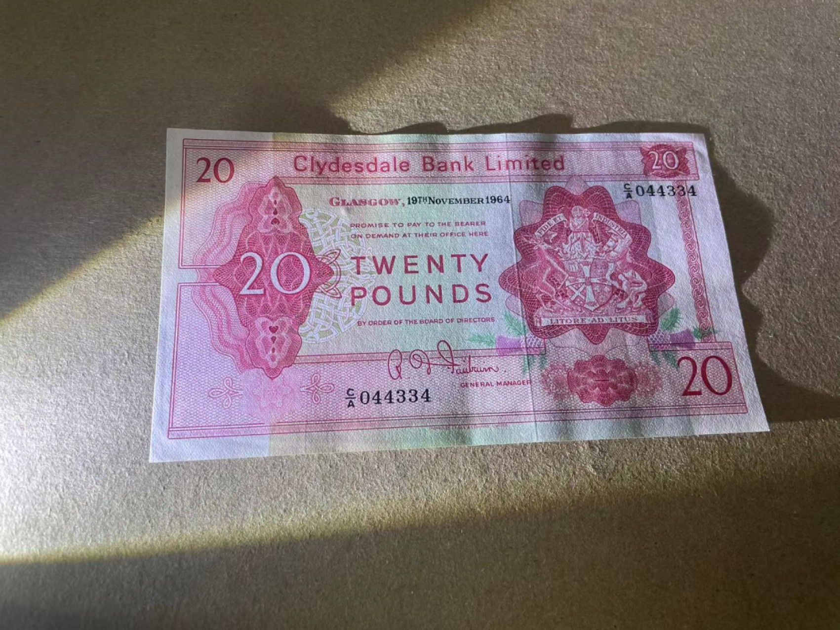 【Blue Auction】✨世界纸币精拍第301期——新纪元 苏格兰 1964年20镑 XF品相 大场景 雕刻精美