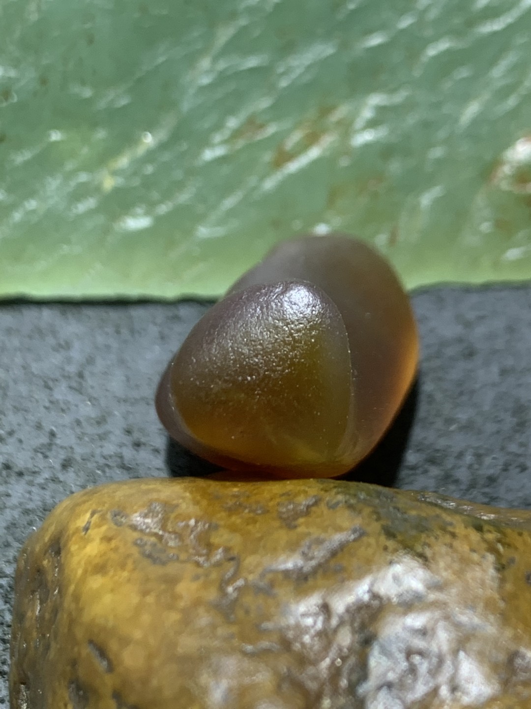放福利！精美天然阿拉善酒红色糖心玛瑙原石一颗