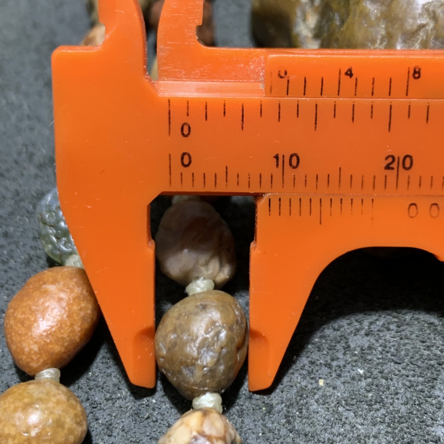 精美鱼籽纹筋脉石玛瑙108项链一条