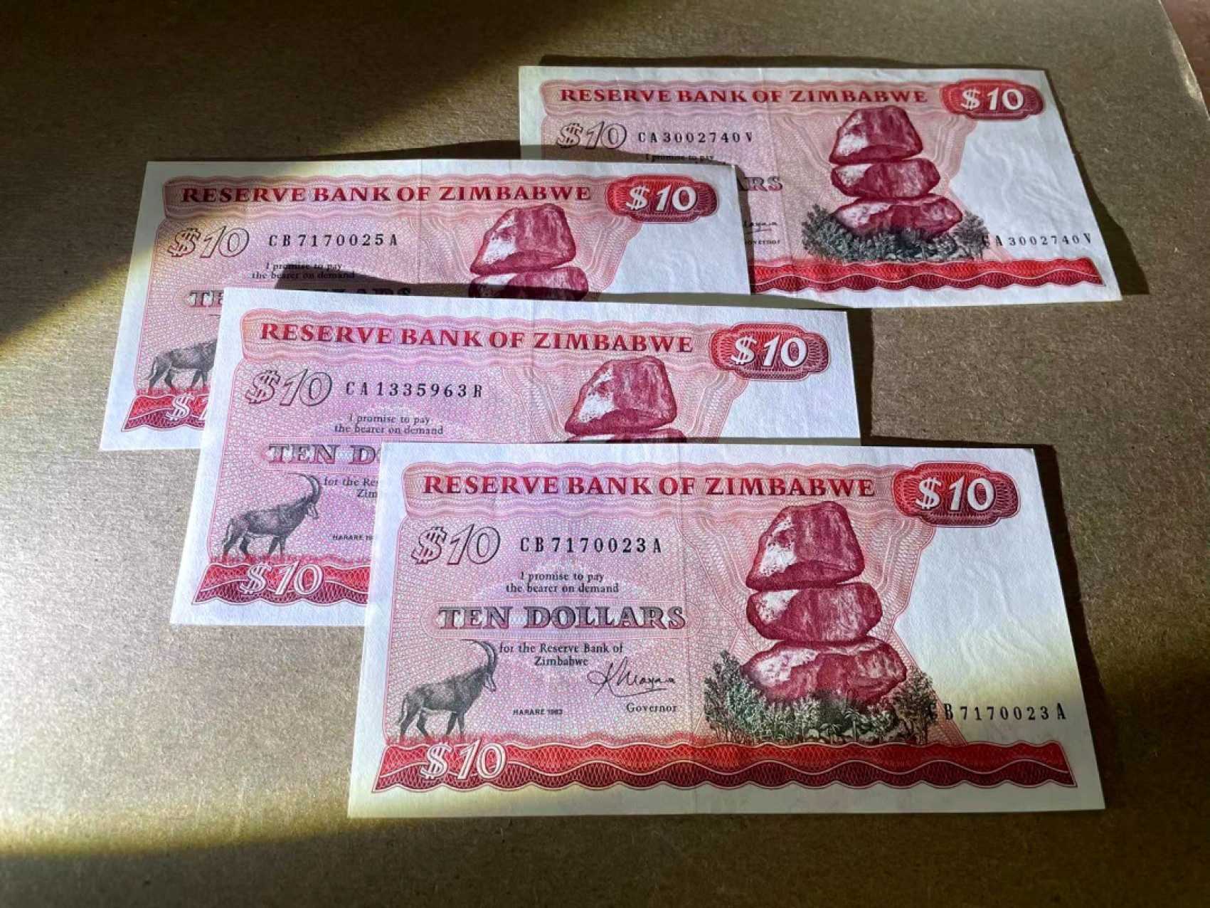 【Blue Auction】✨世界纸币精拍第301期——新纪元 【一组4张 早期版本】津巴布韦 1983年10元 UNC-/AU品相 非94版