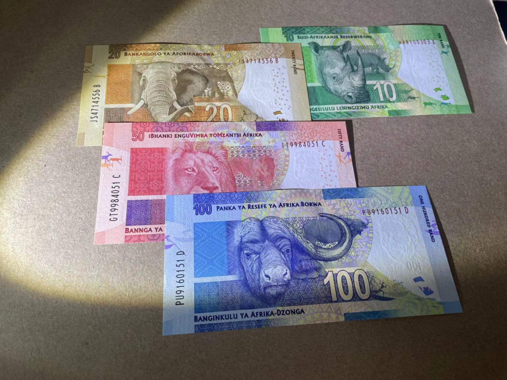 【Blue Auction】✨世界纸币精拍第301期——新纪元 【一组4张】南非 曼德拉版 10-100兰特 全新UNC