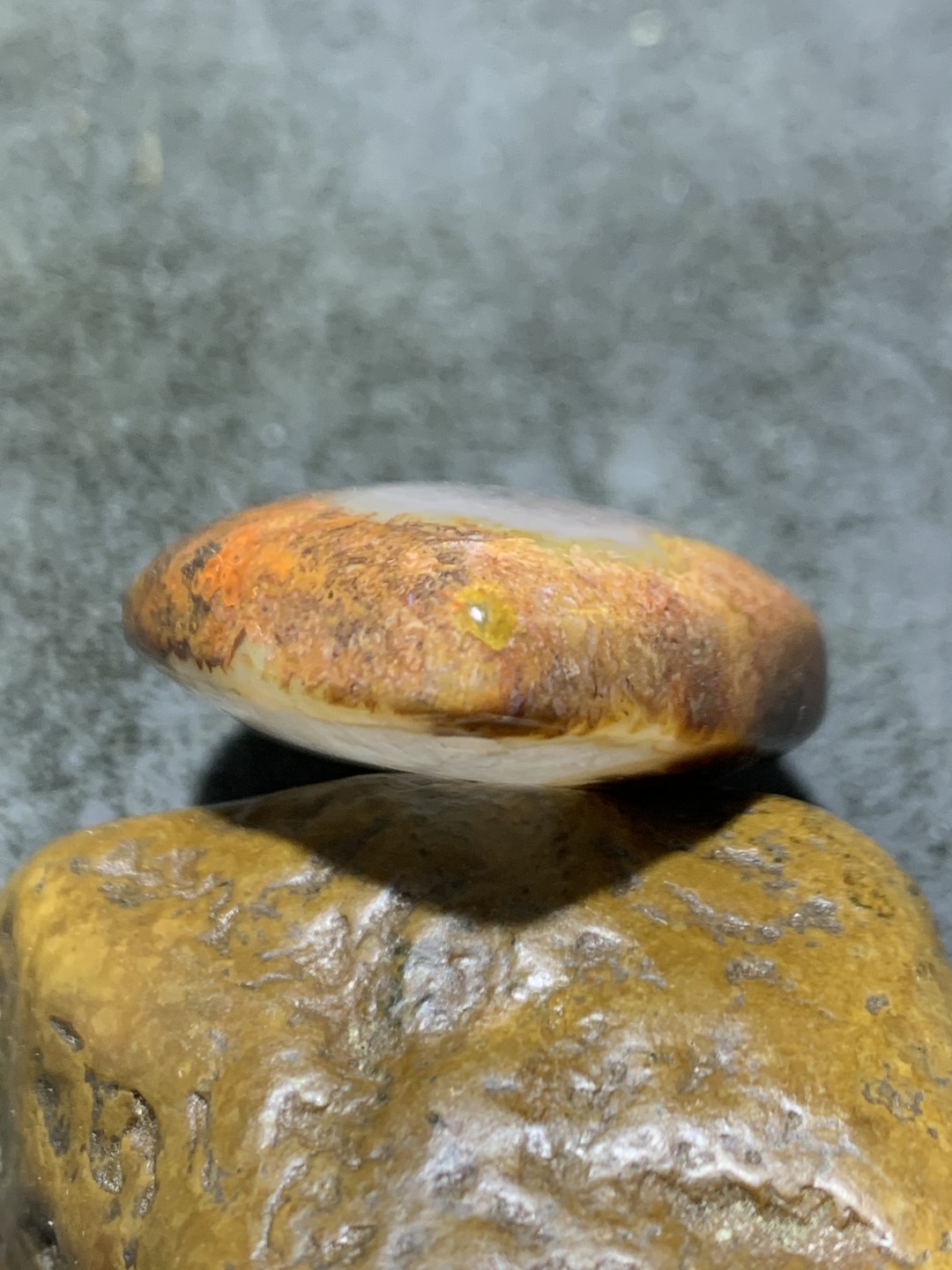 精美草花纹战国红玛瑙冰飘心水滴形吊坠一个，