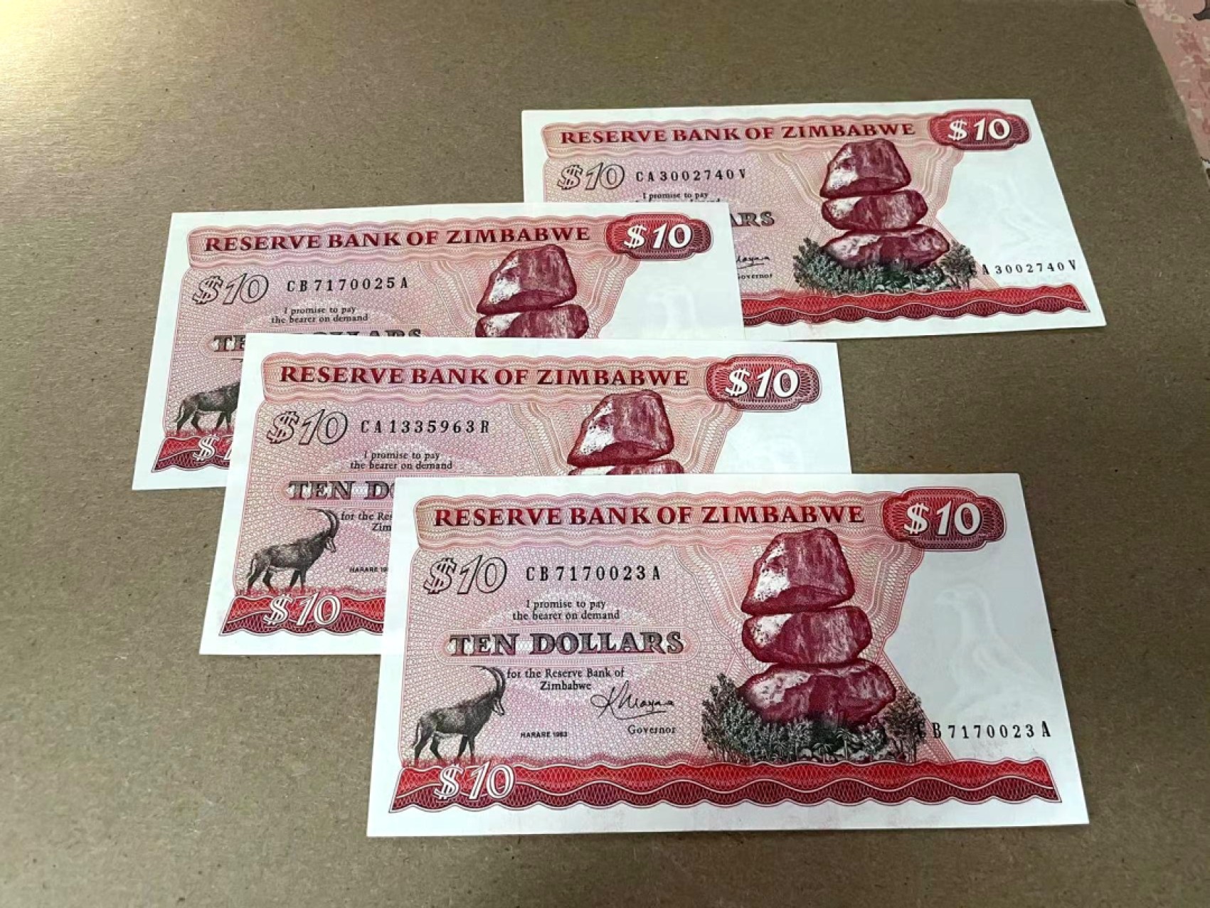 【Blue Auction】✨世界纸币精拍第301期——新纪元 【一组4张 早期版本】津巴布韦 1983年10元 UNC-/AU品相 非94版