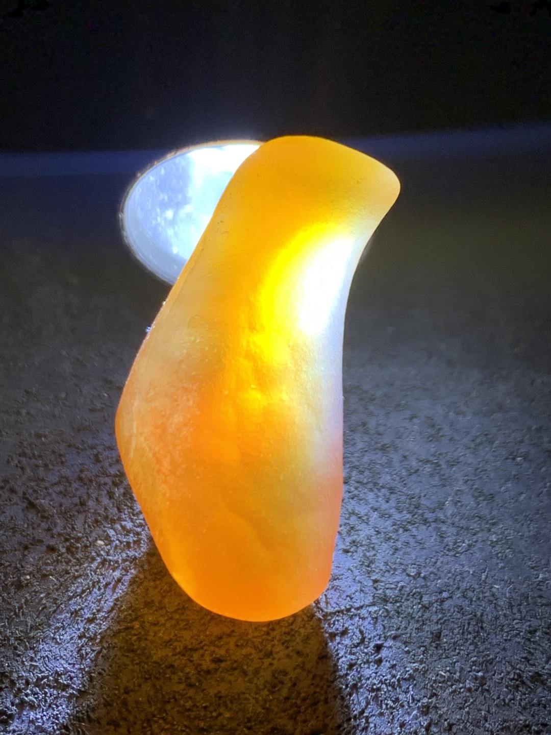 放福利！精美天然阿拉善酒红色糖心玛瑙原石一颗