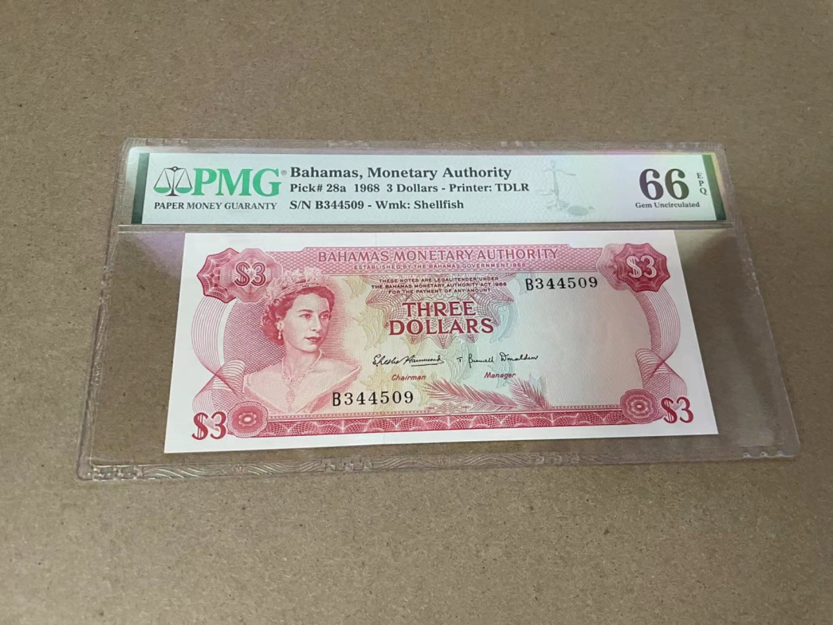【Blue Auction】✨世界纸币精拍第301期——新纪元 巴哈马 1968年3元 PMG66EPQ 经典彩背 女王