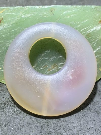精美亚光高玉化海洋玉髓手工俏色巧雕道字公主环挂件一个！ - 精美亚光高玉化海洋玉髓手工俏色巧雕道字公主环挂件一个！