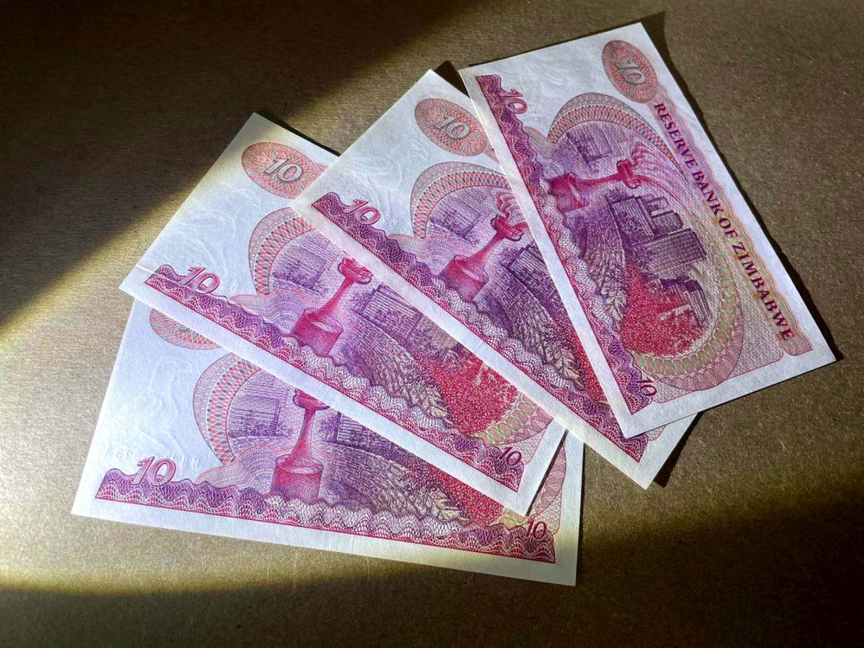 【Blue Auction】✨世界纸币精拍第301期——新纪元 【一组4张 早期版本】津巴布韦 1983年10元 UNC-/AU品相 非94版