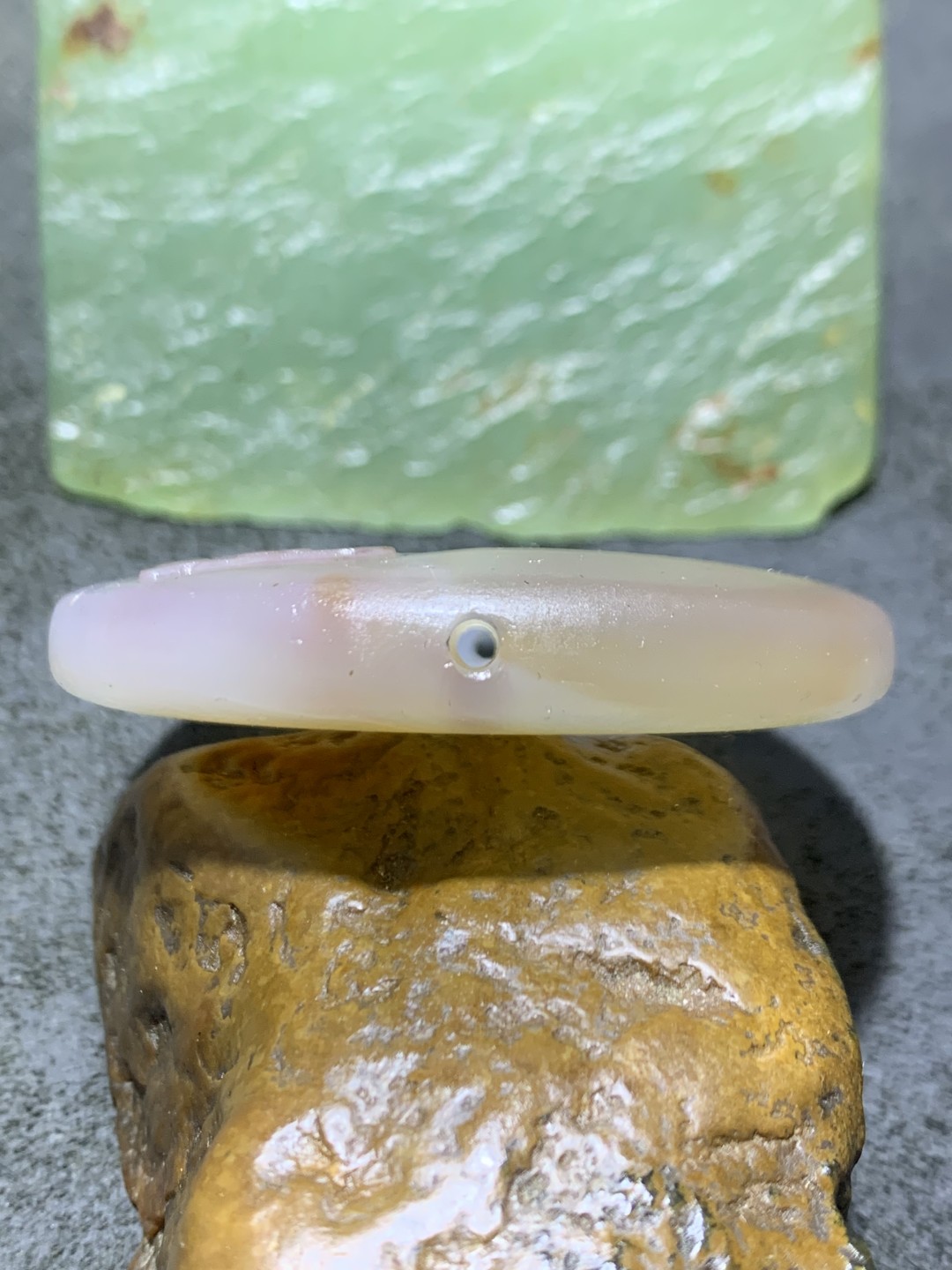 精美亚光高玉化海洋玉髓手工俏色巧雕道字公主环挂件一个！