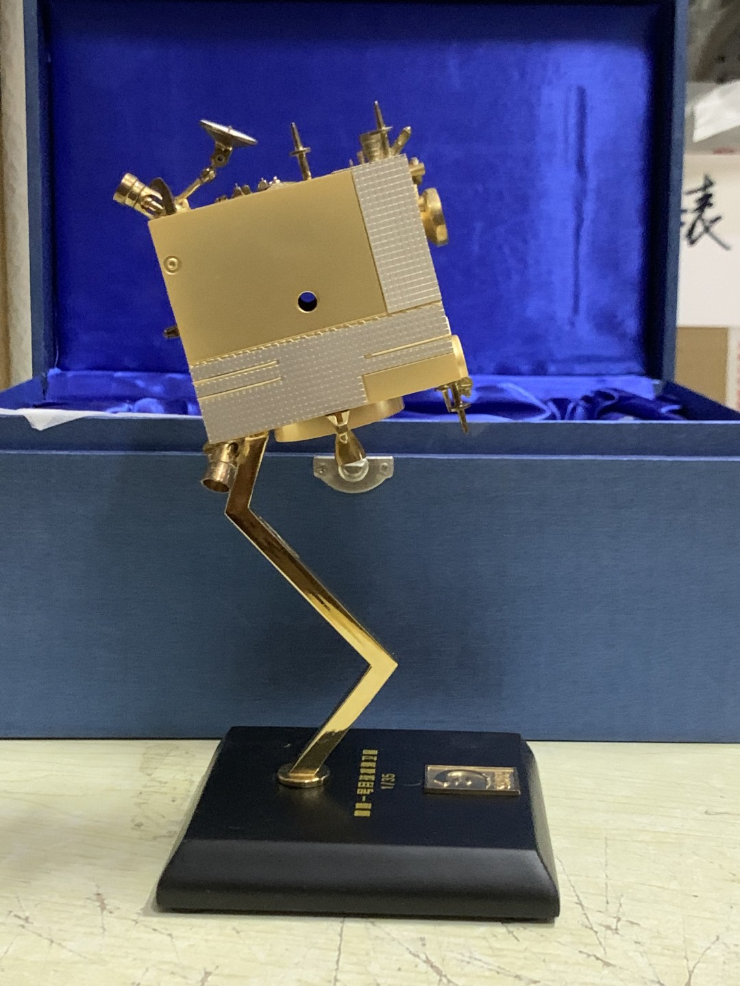 零元拍：中国航天科技授权收藏级 1/35 嫦娥一号卫星模型，带收藏证书，全新无拆。