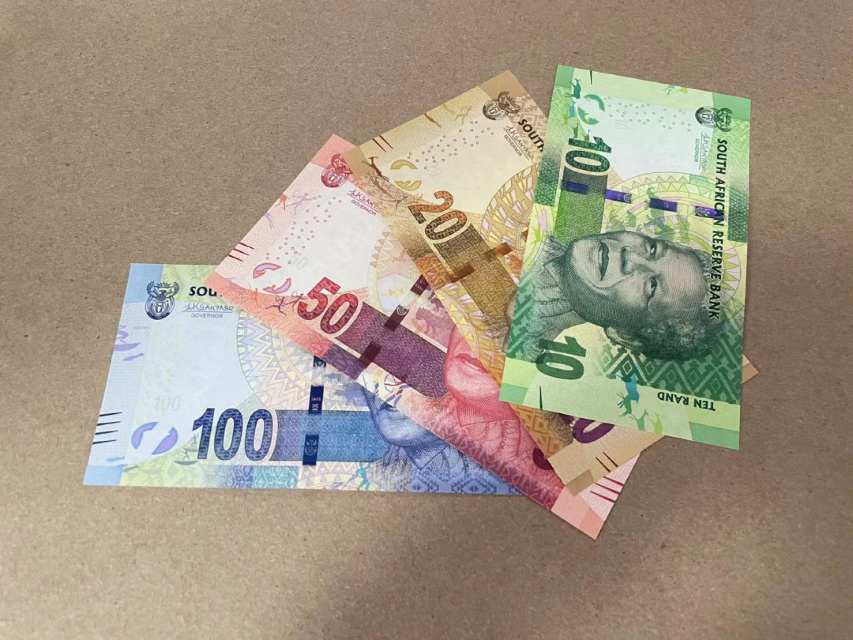 【Blue Auction】✨世界纸币精拍第301期——新纪元 【一组4张】南非 曼德拉版 10-100兰特 全新UNC