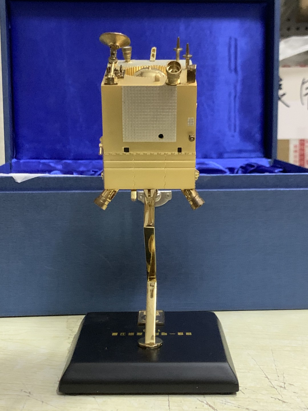 零元拍：中国航天科技授权收藏级 1/35 嫦娥一号卫星模型，带收藏证书，全新无拆。