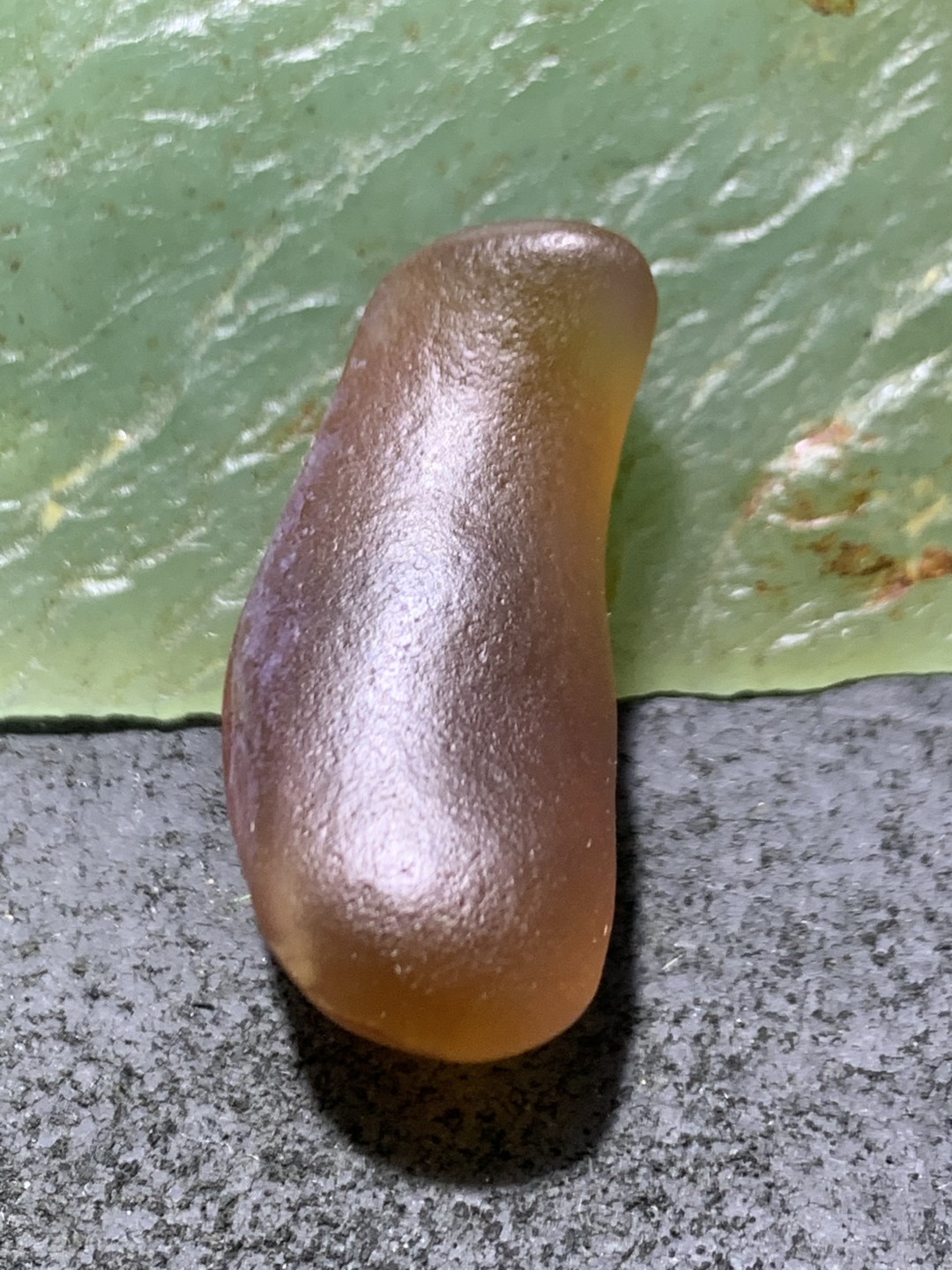 放福利！精美天然阿拉善酒红色糖心玛瑙原石一颗
