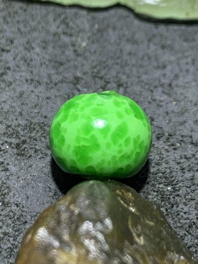 建国前后库存蛙皮琉璃苹果珠一颗 - 建国前后库存蛙皮琉璃苹果珠一颗