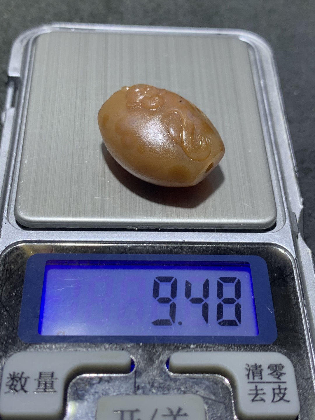 精美亚光战国红玛瑙手工雕刻灵猴勒子一颗！