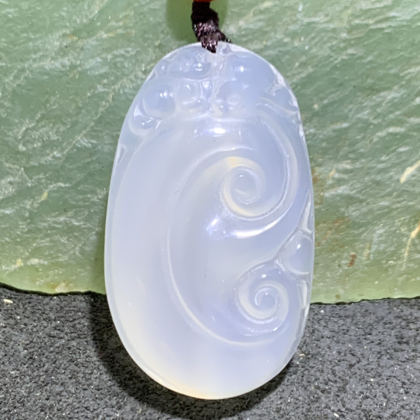 精美荔枝冻白玉髓如意吊坠一个，