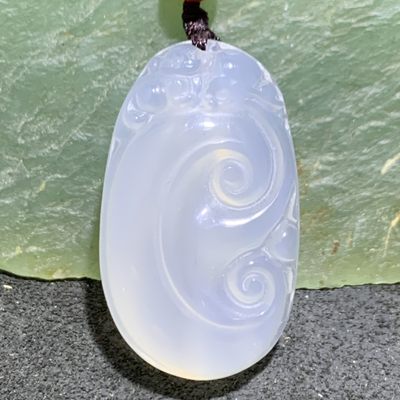 精美荔枝冻白玉髓如意吊坠一个， - 精美荔枝冻白玉髓如意吊坠一个，