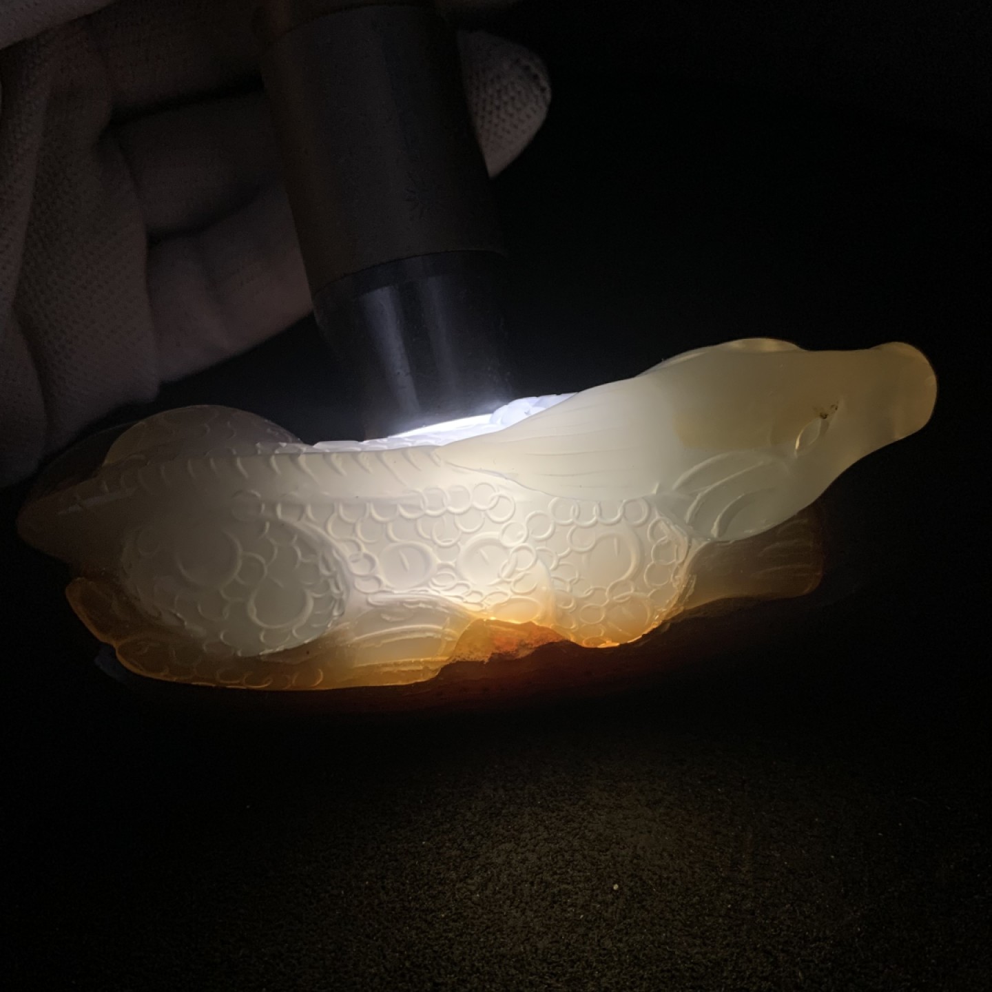 精美高玉化巴西玛瑙俏色巧雕蜥蜴把件一个，