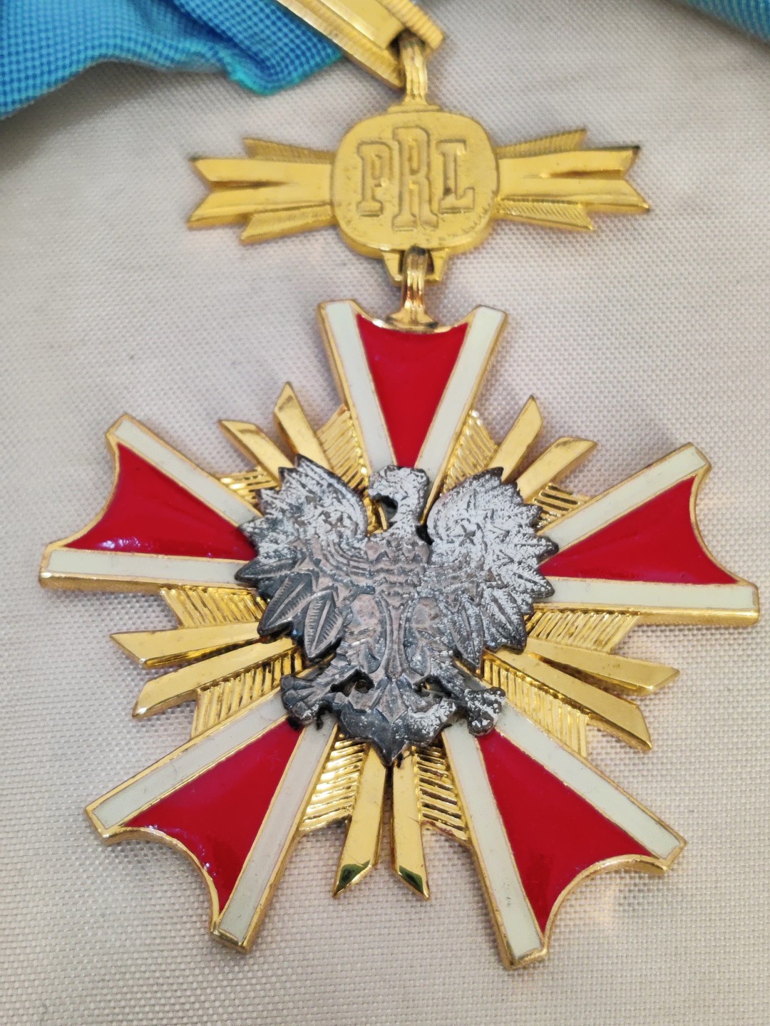 全场0元起拍 第38期 咸鱼国勋章拍卖专场 3月15日（周三）下午6：00开始 波兰人共版大军官级共和国功绩勋章带证书