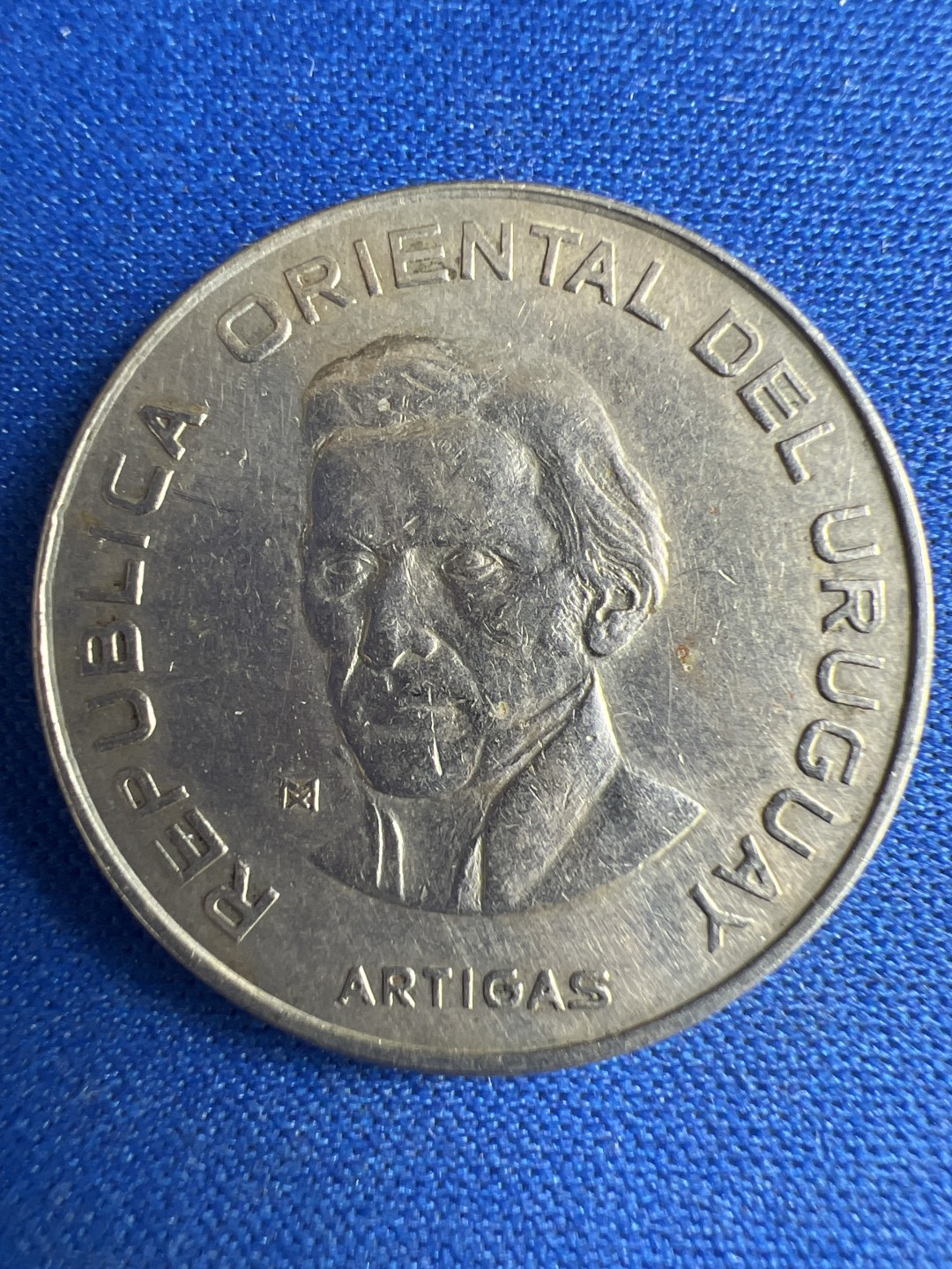 泡泡堂微拍第八十五幕硬币捡漏可累计专场👿👿，累计满二十元包邮，接受代拍业务 乌拉圭100比索