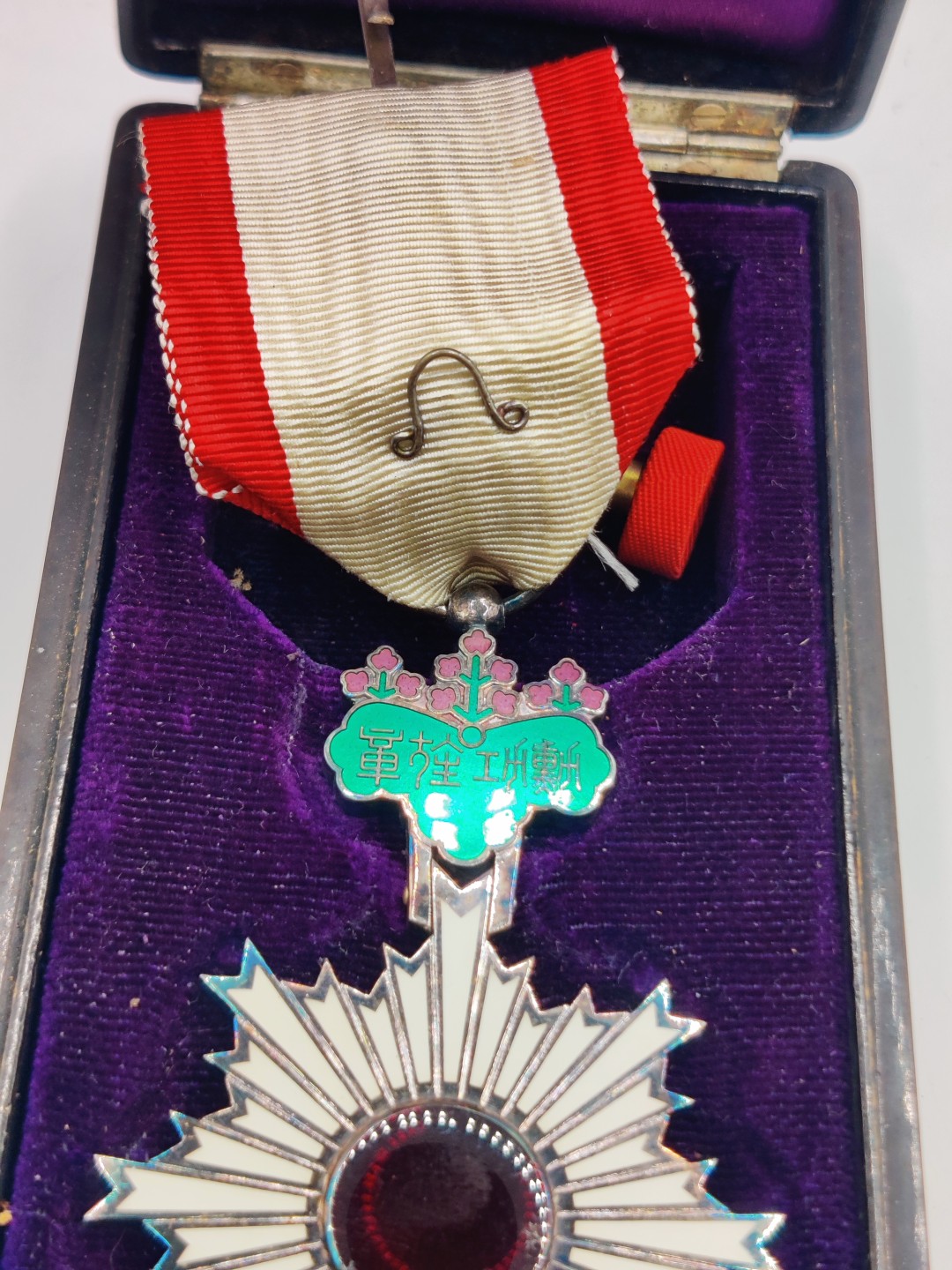 全场0元起拍 第38期 咸鱼国勋章拍卖专场 3月15日（周三）下午6：00开始 美品日本战时六等旭日章 银制带盒略 