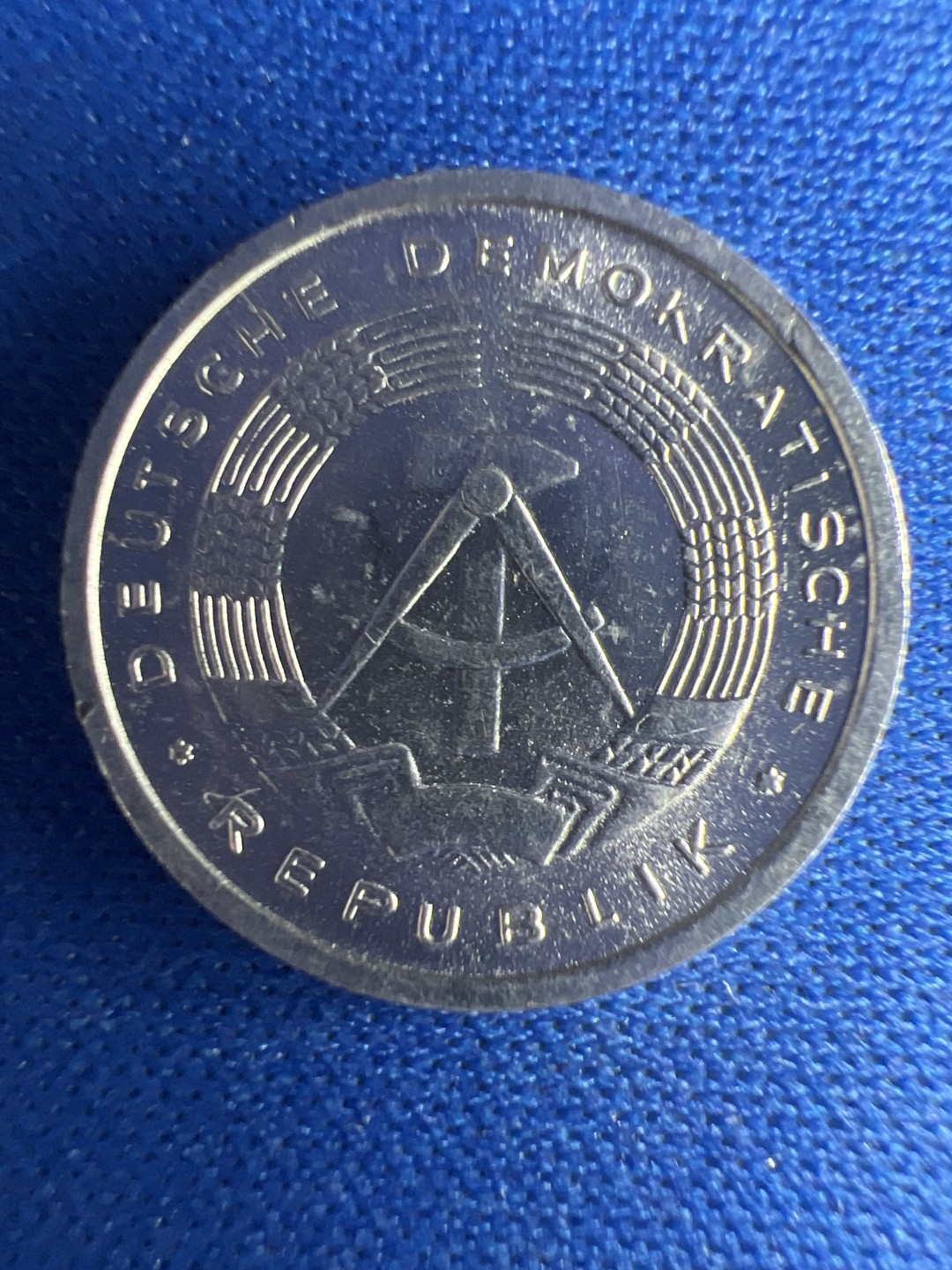 泡泡堂微拍第八十五幕硬币捡漏可累计专场👿👿，累计满二十元包邮，接受代拍业务 东德一芬尼