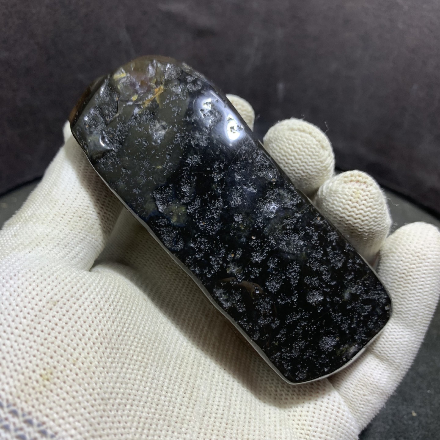 精美高玉化巴西玛瑙俏色巧雕蜥蜴把件一个，