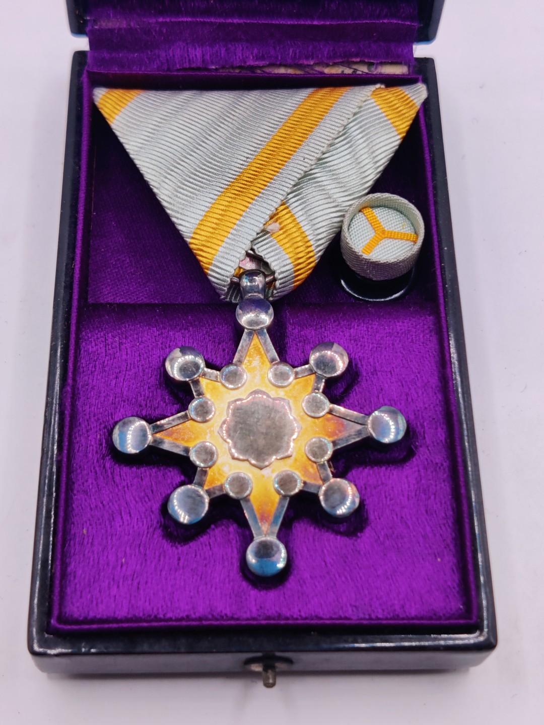 全场0元起拍 第38期 咸鱼国勋章拍卖专场 3月15日（周三）下午6：00开始 日本二战时期八等瑞宝章 银制带盒略