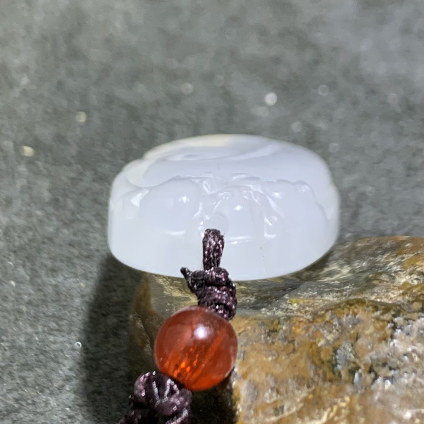 精美荔枝冻白玉髓如意吊坠一个，