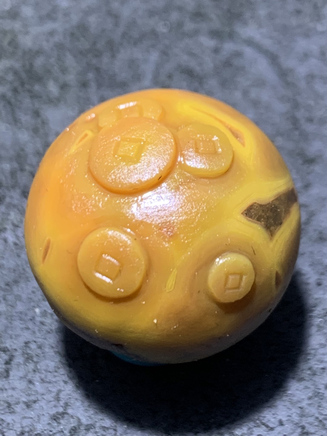 精美亚光战国红玛瑙手工雕刻财神爷珠一颗！