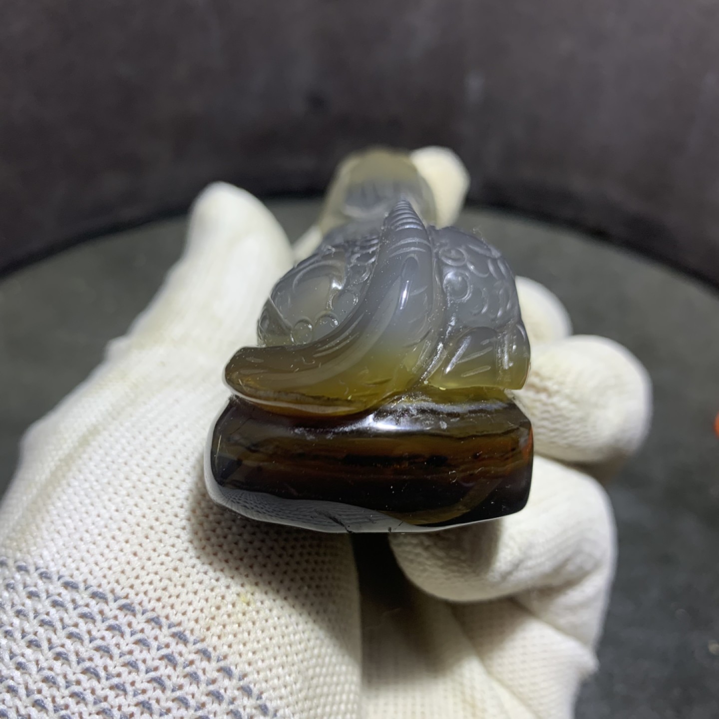 精美高玉化巴西玛瑙俏色巧雕蜥蜴把件一个，