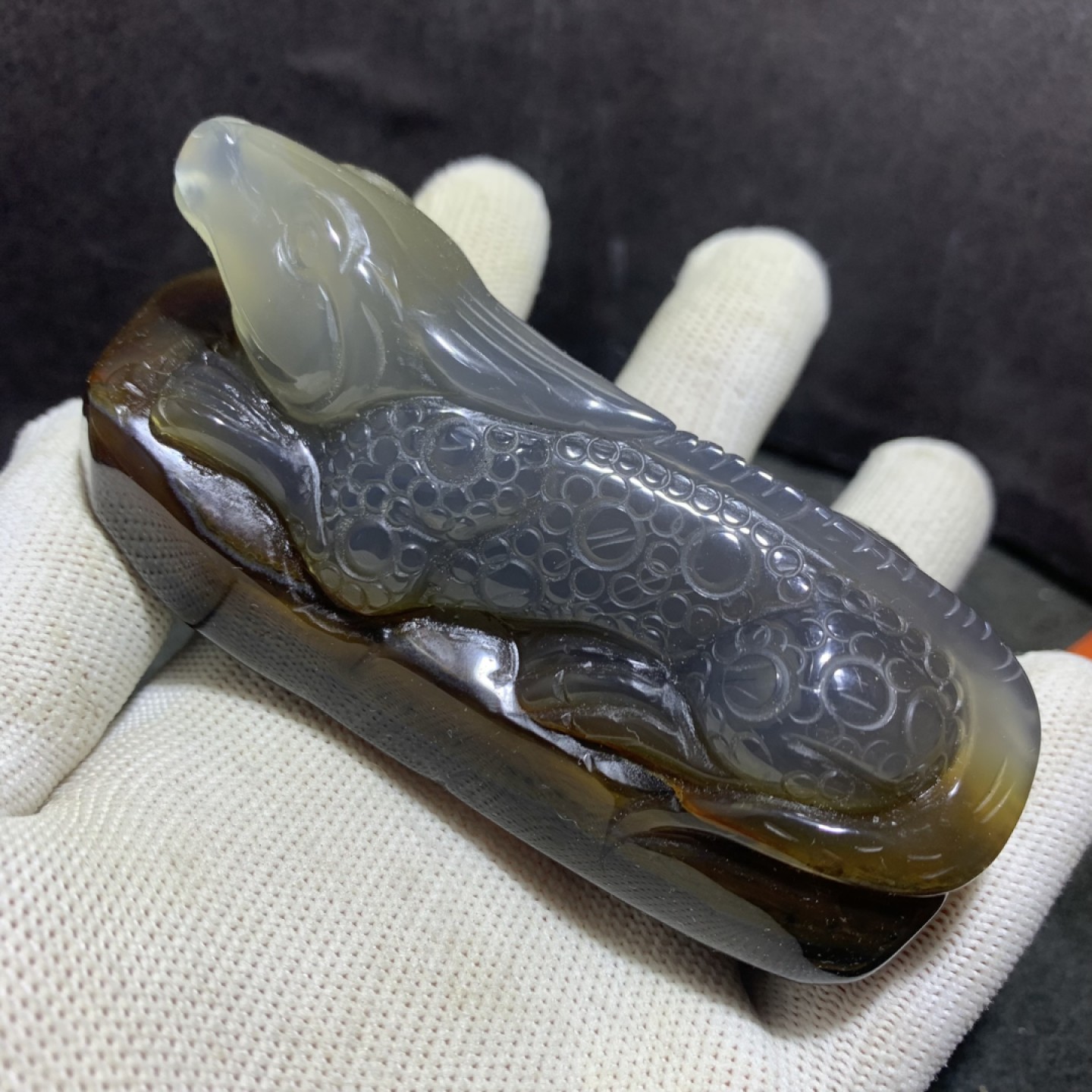 精美高玉化巴西玛瑙俏色巧雕蜥蜴把件一个，