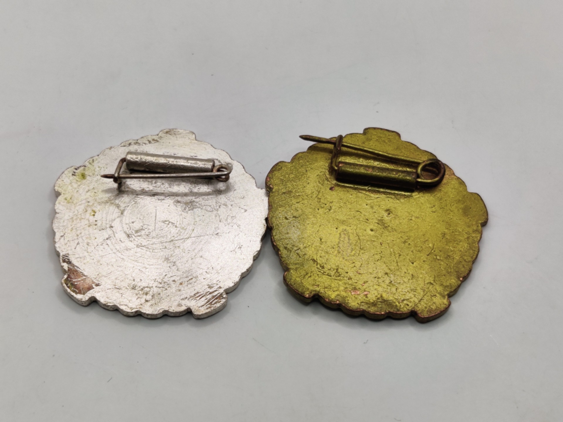 全场0元起拍 第38期 咸鱼国勋章拍卖专场 3月15日（周三）下午6：00开始 阿尔巴尼亚采矿与地质学杰出劳动奖章 银级+金级+