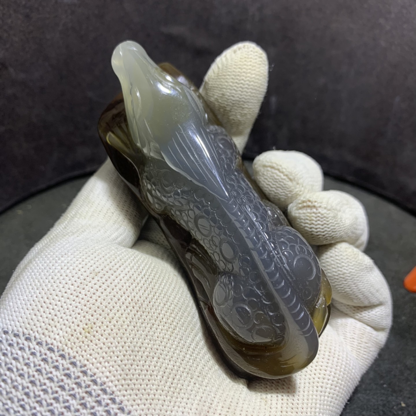 精美高玉化巴西玛瑙俏色巧雕蜥蜴把件一个，