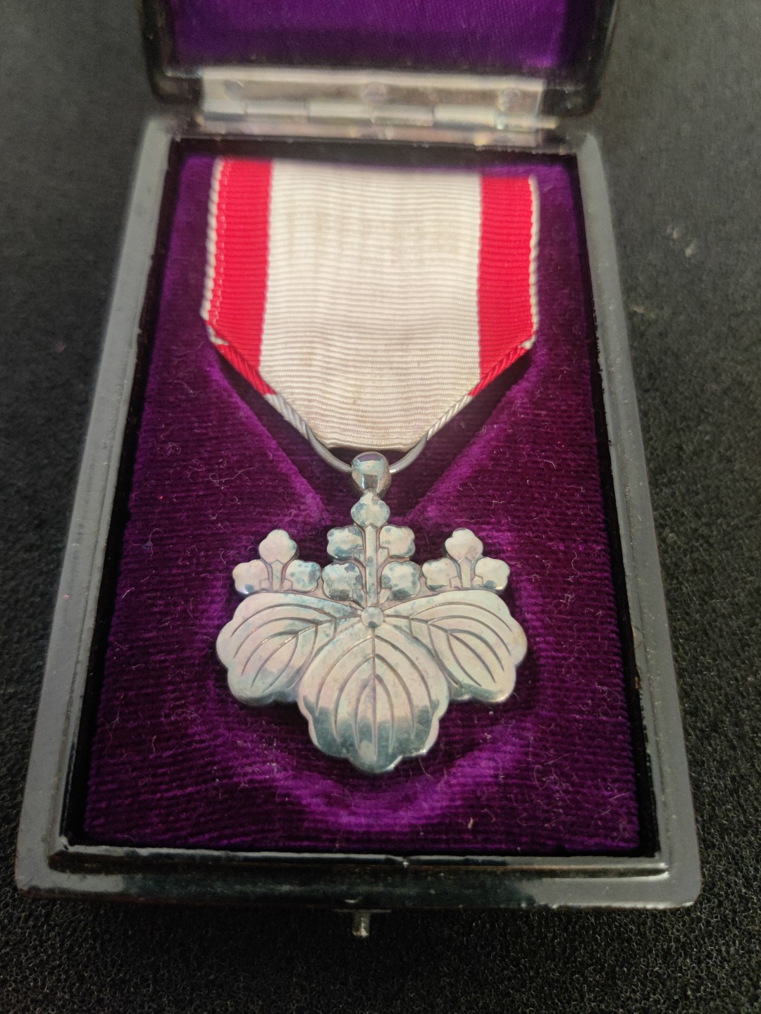 全场0元起拍 第38期 咸鱼国勋章拍卖专场 3月15日（周三）下午6：00开始 日本二战时期白叶章 银制带盒