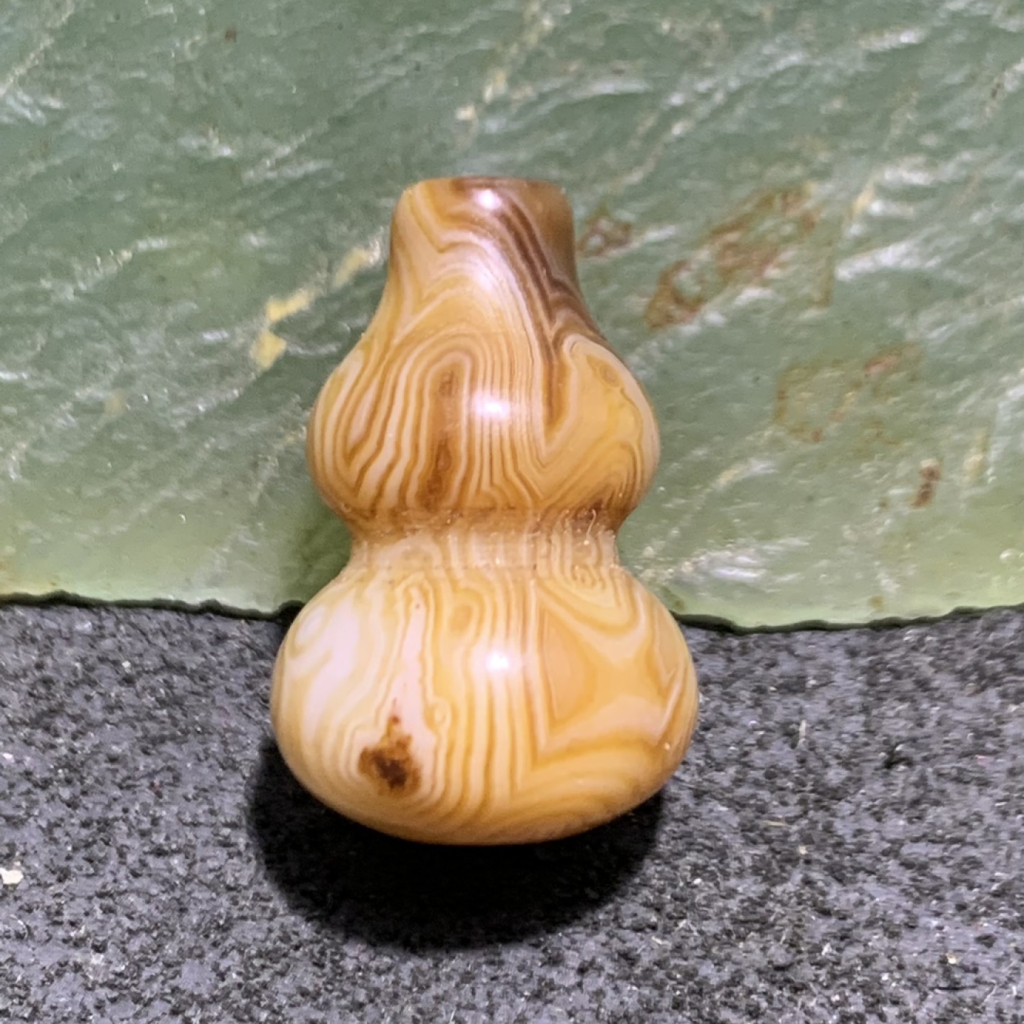 精美缠丝玛瑙小葫芦一个，