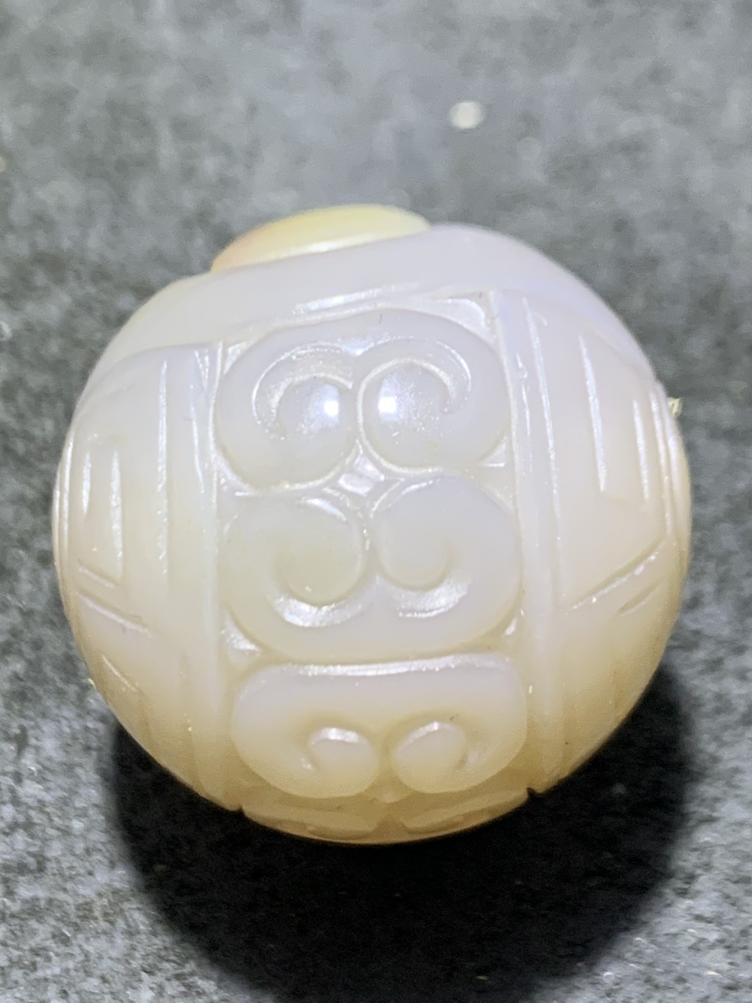 精美高润度冻料蒙料战国红手工雕刻天眼回纹珠子一颗