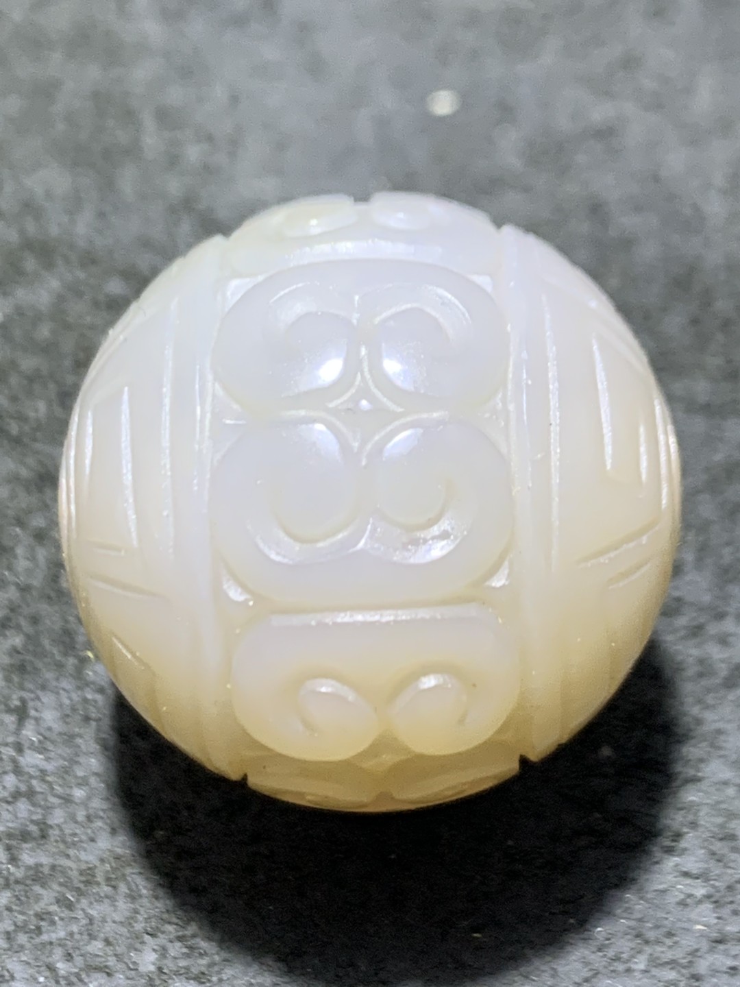 精美高润度冻料蒙料战国红手工雕刻天眼回纹珠子一颗