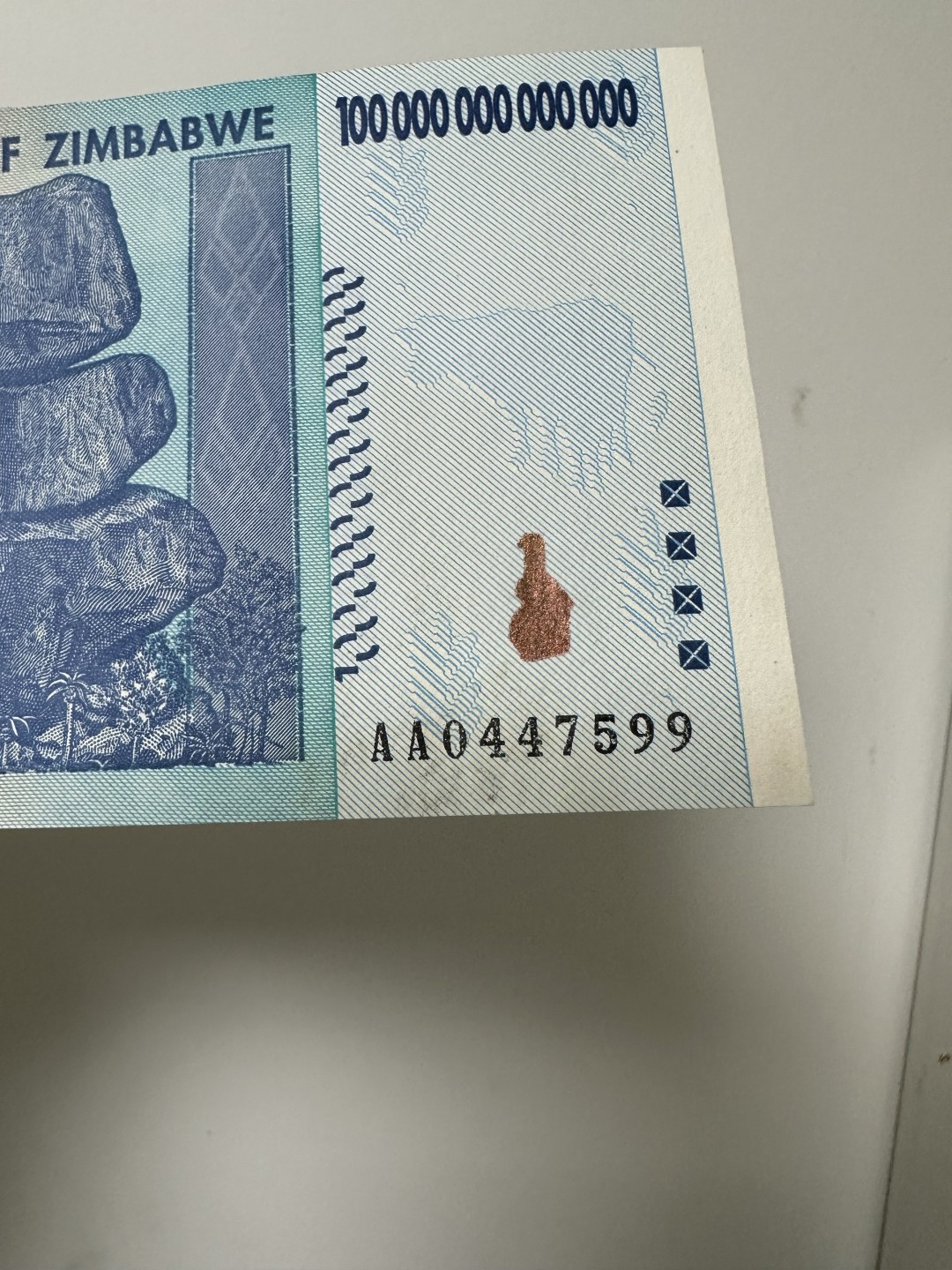《外钞收藏家》第二百四十九期（连拍第二场） 津巴布韦100万亿 无折 但有潮癍 注意瑕疵