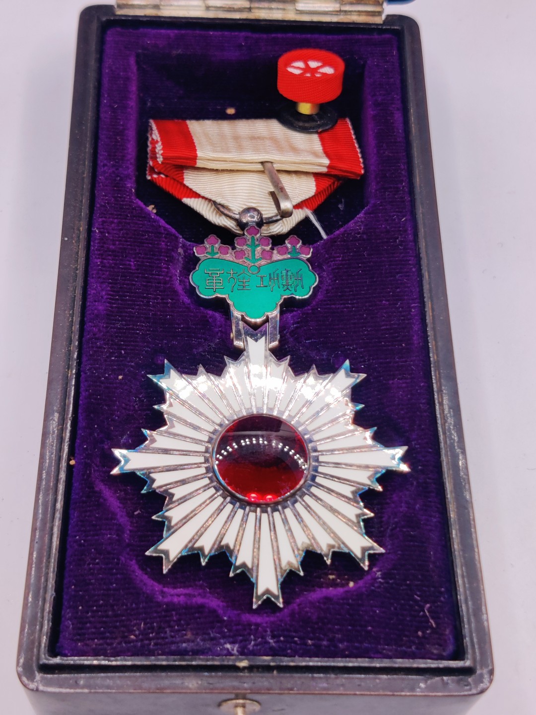 全场0元起拍 第38期 咸鱼国勋章拍卖专场 3月15日（周三）下午6：00开始 美品日本战时六等旭日章 银制带盒略 