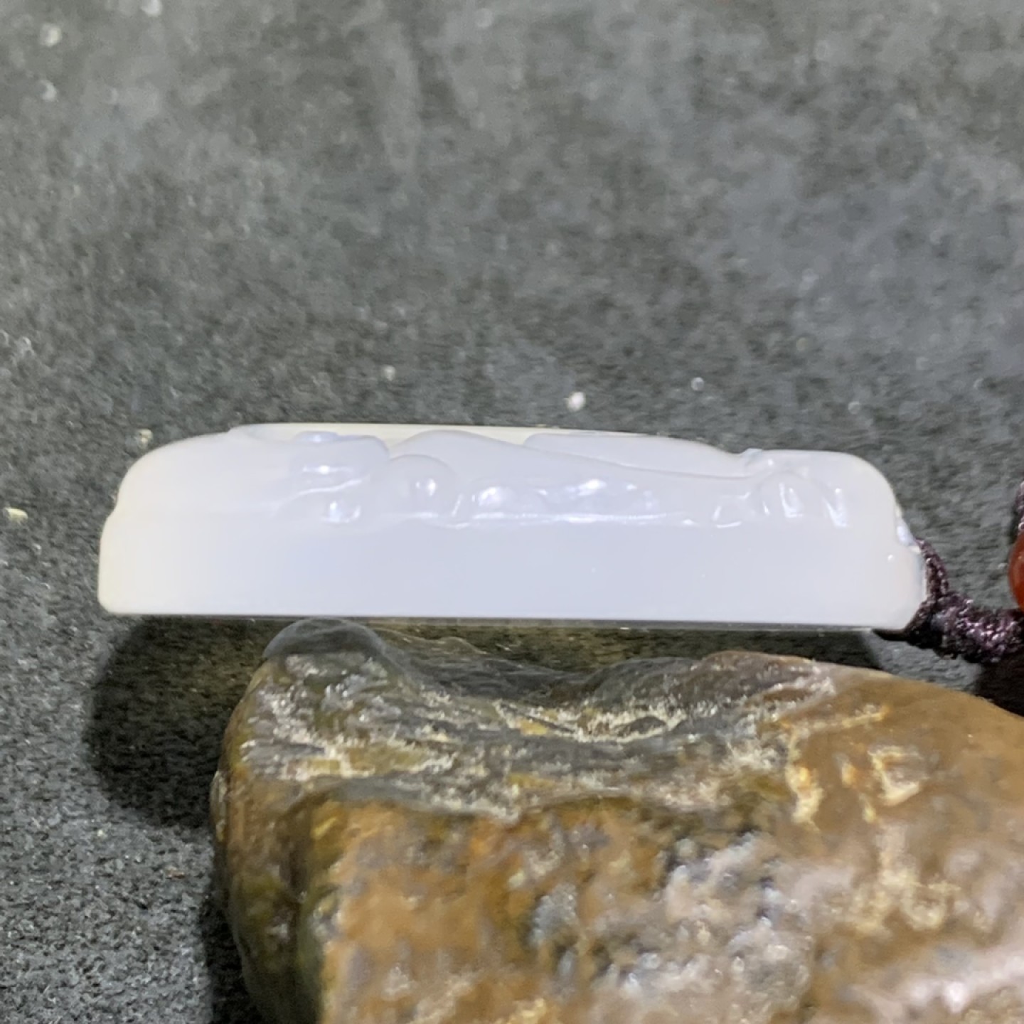 精美荔枝冻白玉髓如意吊坠一个，