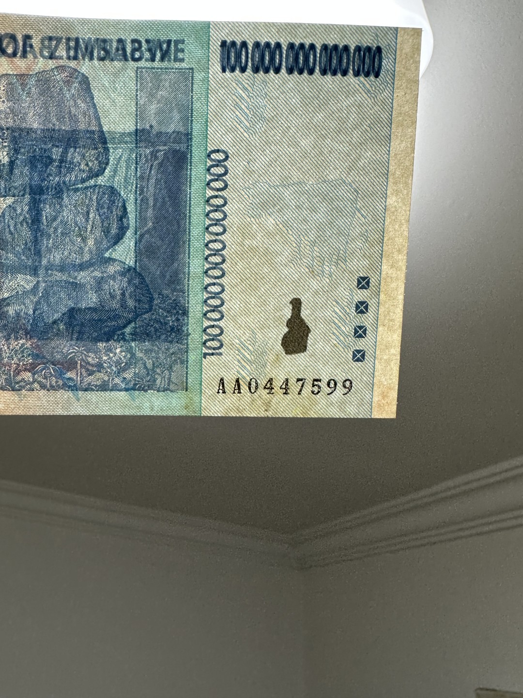 《外钞收藏家》第二百四十九期（连拍第二场） 津巴布韦100万亿 无折 但有潮癍 注意瑕疵