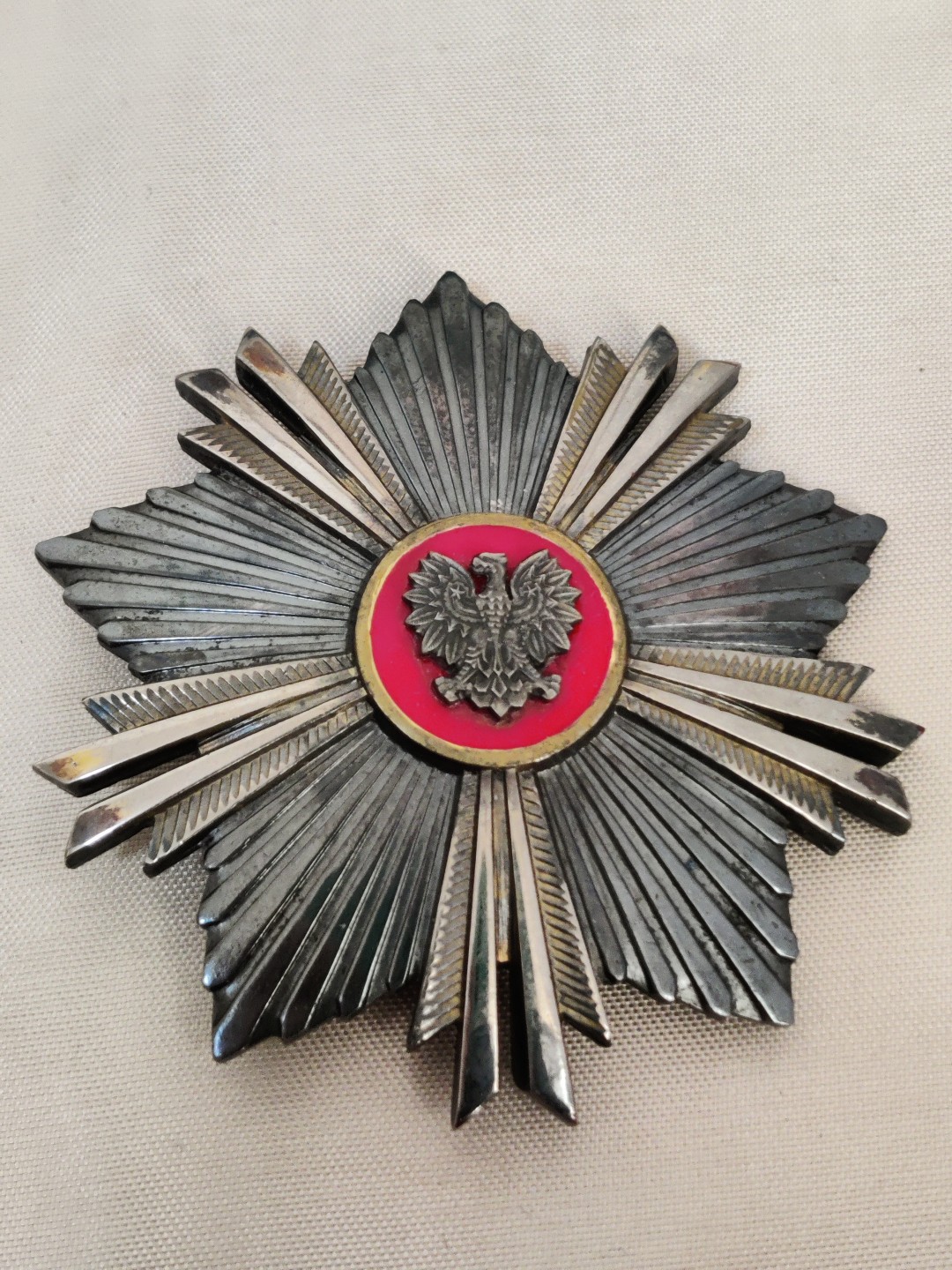 全场0元起拍 第38期 咸鱼国勋章拍卖专场 3月15日（周三）下午6：00开始 波兰人共版大军官级共和国功绩勋章带证书