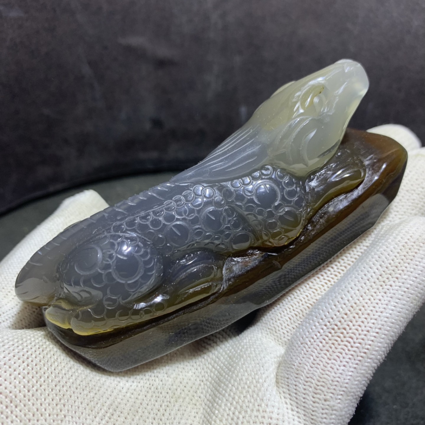 精美高玉化巴西玛瑙俏色巧雕蜥蜴把件一个，